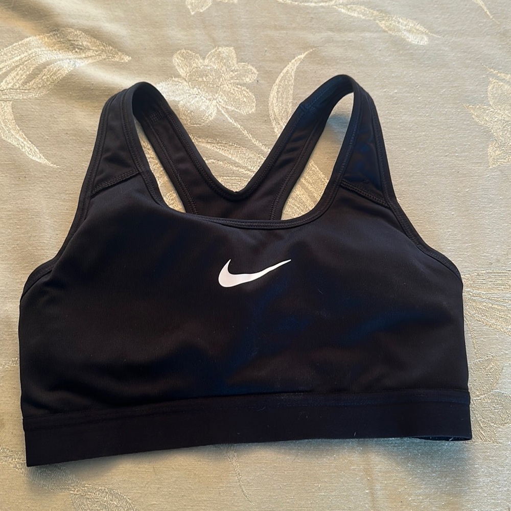 Black Nike dry fit sports bra